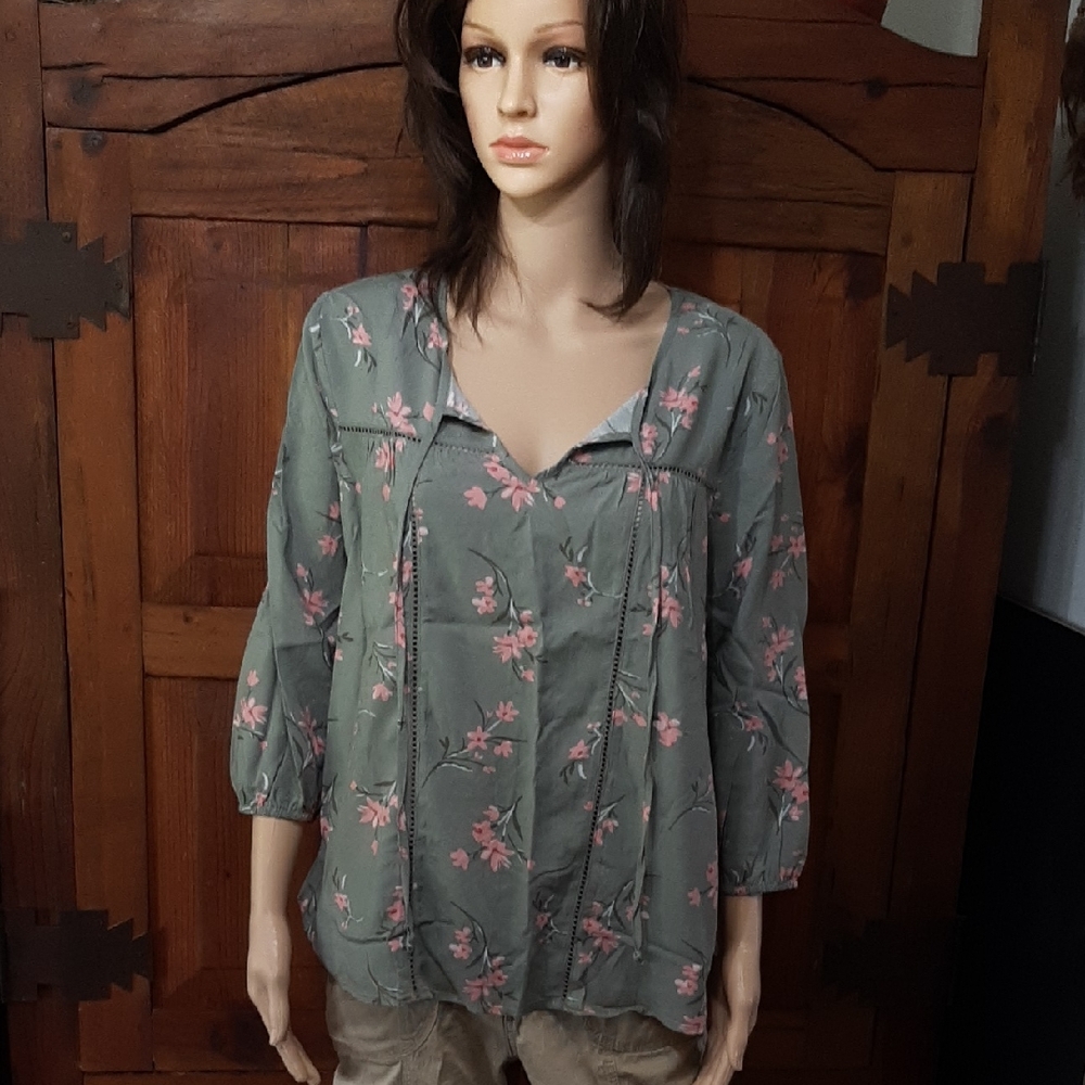 Chic Floral Women's Blouse in Gray and Pink